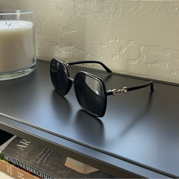 Square Gucci sunglasses - Picture 2 of 13
